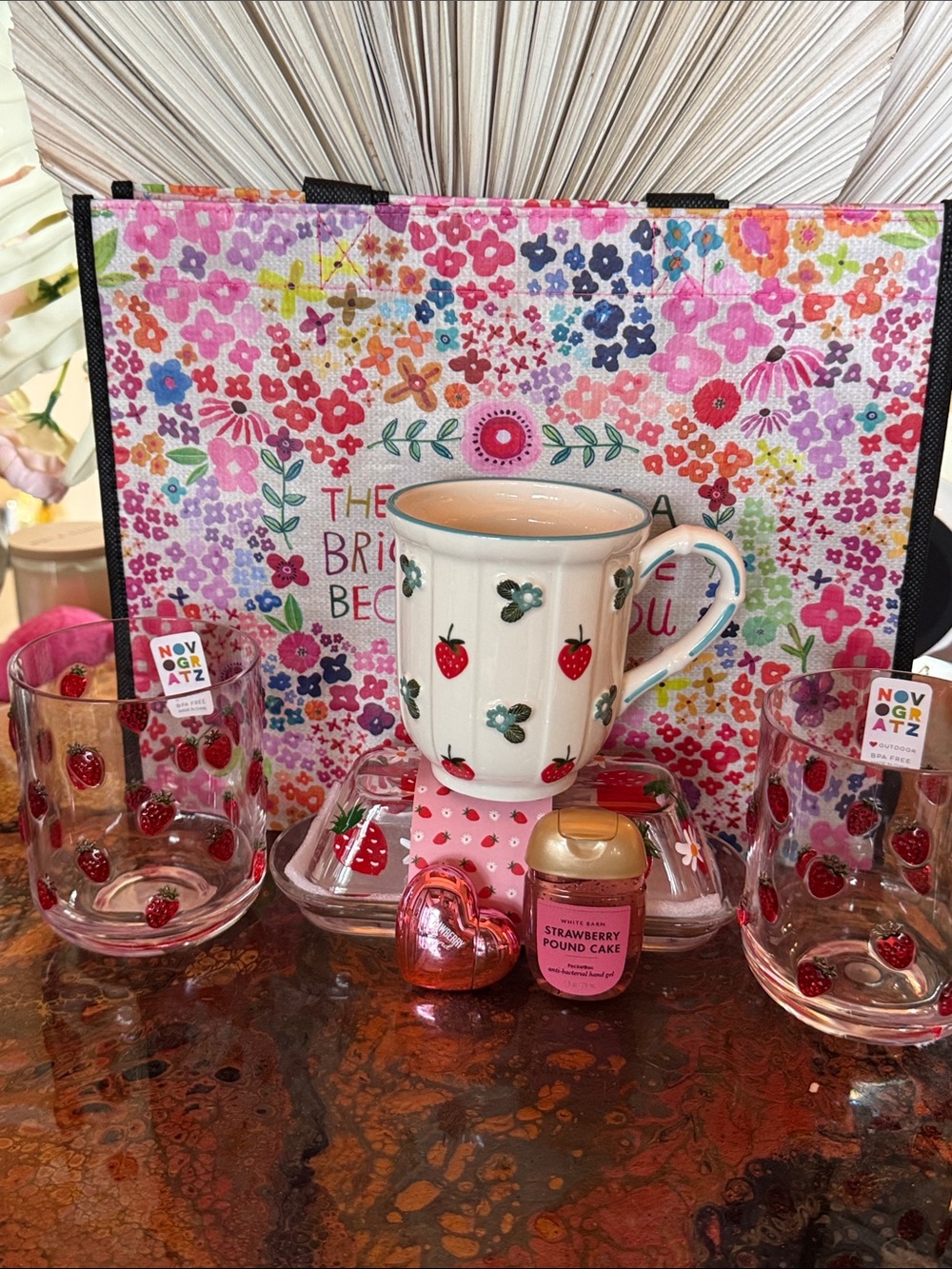 7 Piece Strawberry Gift Set & Bag